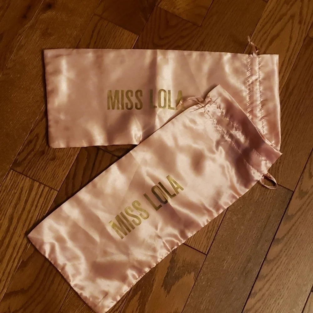 𝅺MISS LOLA satin shoe bags NWOT